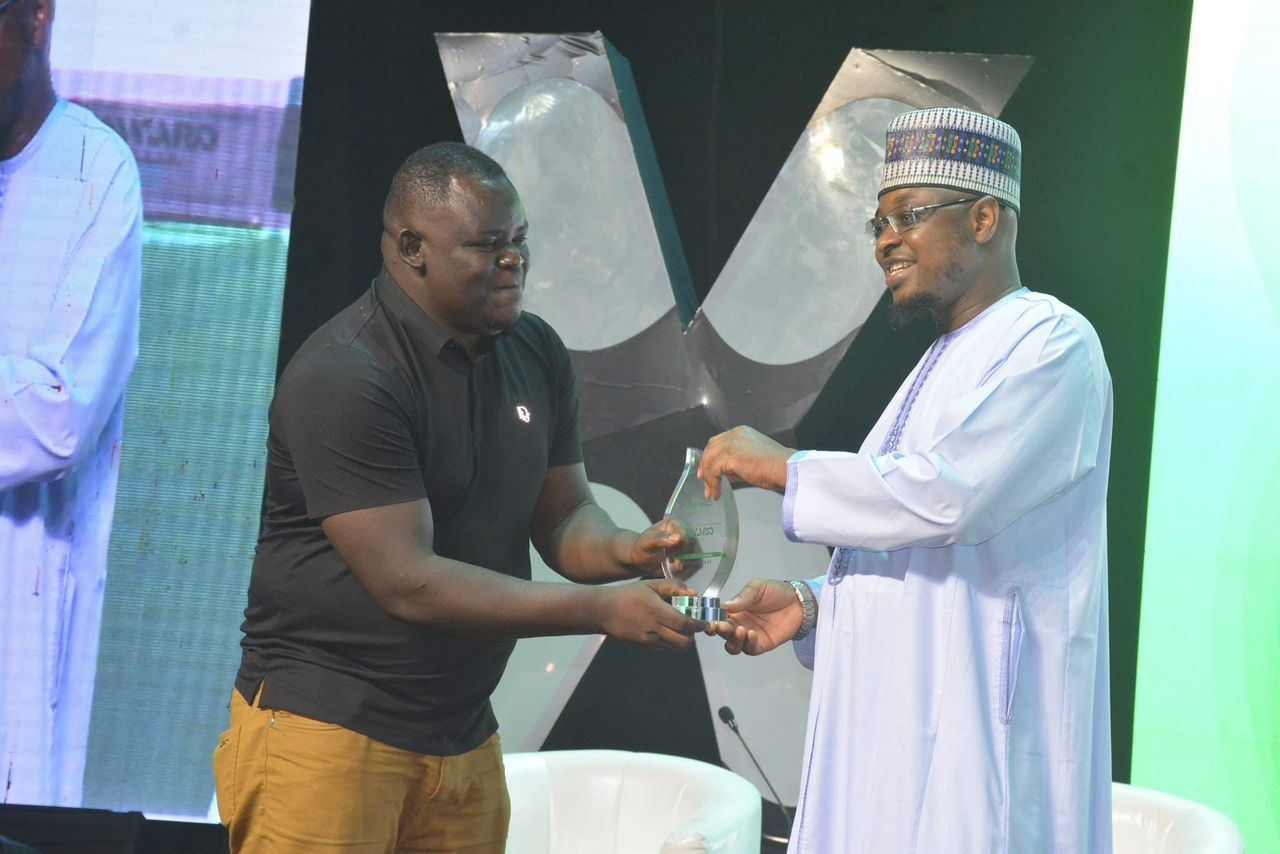 Award presentation to a programme partner