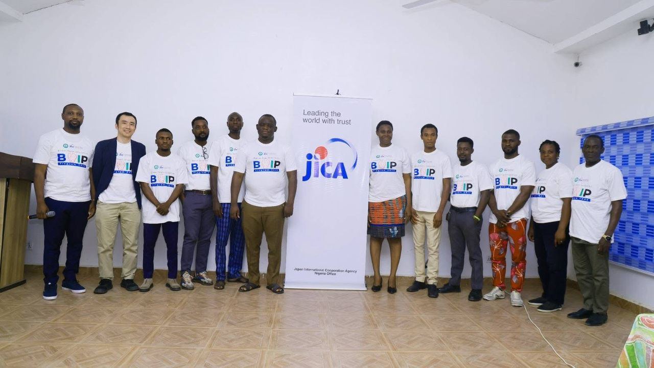 Formal group photo with JICA officials